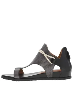 Sandales noires fermées par un zip au talon et à semelle compensée