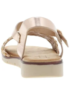 Sandales or roses en tressage avec une boucle à ardillon et à talon compensé bas