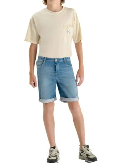 Short en coton bleu à coupe droite pourvu de multiples poches