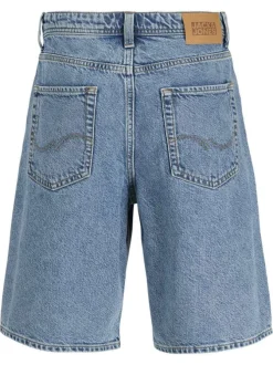 Short en coton bleu pourvu d'une coupe ample et de passants pour la ceinture