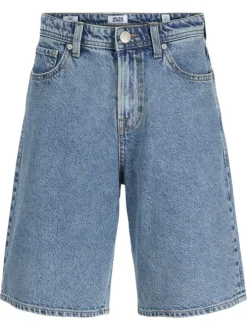 Short en coton bleu pourvu d'une coupe ample et de passants pour la ceinture