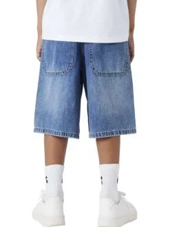 Short en coton indigo uni pourvu d'une coupe droite et de multiples poches
