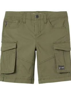 Short en coton kaki uni avec plusieurs poches et une coupe cargo