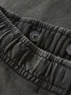 Short jogging en coton biologique noir uni pourvu d'une coupe droite