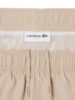 Short beige à coupe ajustée pourvu d'une taille élastiquée froncée