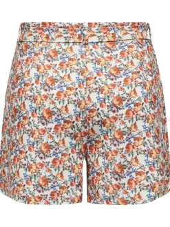 Short blanc fleuri avec une coupe chino et imprimé fleuri all over