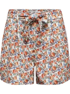 Short blanc fleuri avec une coupe chino et imprimé fleuri all over