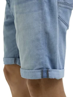Short bleu à coupe droite pourvu de multiples poches plaquées