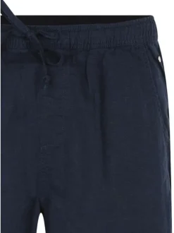 Short bleu foncé uni pourvu d'une coupe droite et d'une taille élastiquée