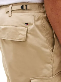 Short cargo en coton beige uni avec une coupe droite et une taille basse