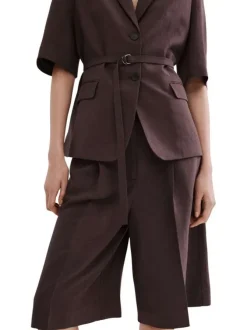 Short chino bordeaux uni pourvu de passants pour la ceinture