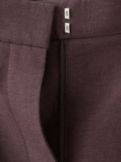 Short chino bordeaux uni pourvu de passants pour la ceinture