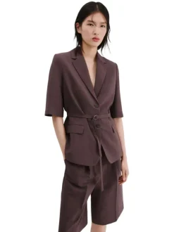 Short chino bordeaux uni pourvu de passants pour la ceinture