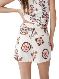 Short chino écru à motifs pourvu de passants pour la ceinture