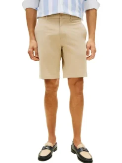 Short chino Denton en coton beige à coupe droite pourvu de multiples poches