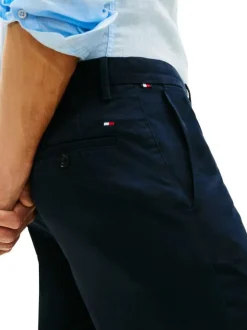Short chino Denton en coton marine à coupe droite pourvu de multiples poches