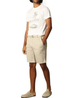 Short chino en coton beige uni avec une coupe droite et une ceinture