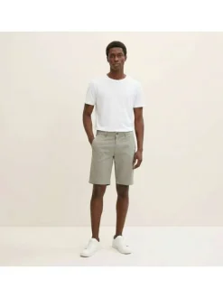 Short Chino en coton kaki avec une coupe ajustée et une taille intermédiaire