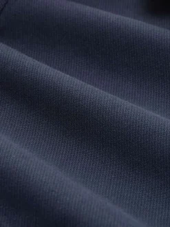 Short Chino en coton marine avec une coupe ajustée et une ceinture