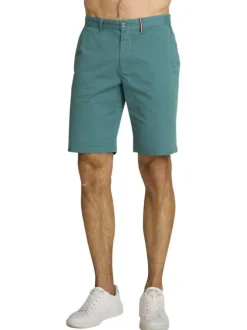 Short chino en coton vert à coupe droite pourvu de multiples poches
