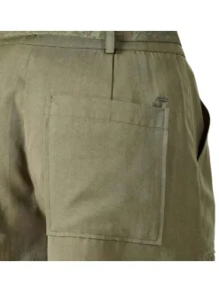 Short chino kaki uni avec une coupe droite et une ceinture imprimée à la taille