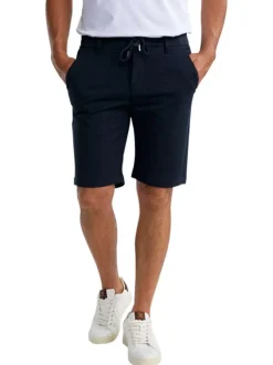 Short chino marine uni pourvu d'une coupe droite et de multiples poches
