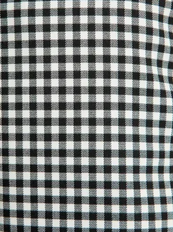 Short chino noir à coupe droite pourvu d'une fermeture boutonnée