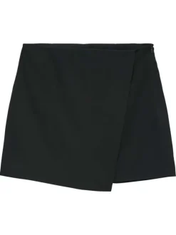 Short chino noir à coupe droite pourvu d'un effet jupe à l'avant