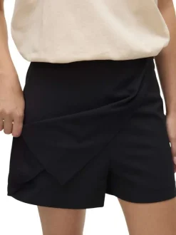 Short chino noir à coupe droite pourvu d'un effet jupe à l'avant