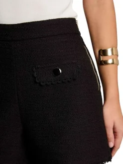 Short Chino noir uni avec dentelle et poches à rabats à pression
