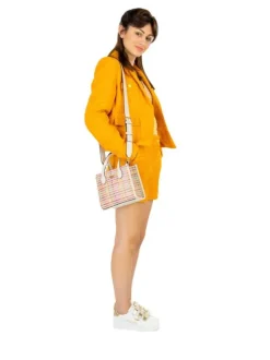 Short chino orange en tweed avec une coupe regular fit et un bouton style bijou