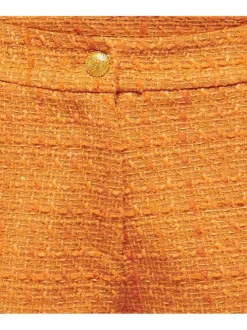 Short chino orange en tweed avec une coupe regular fit et un bouton style bijou