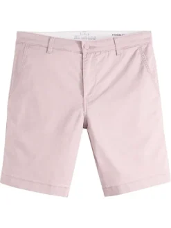 Short chino rose à coupe droite pourvu du patch de la marque