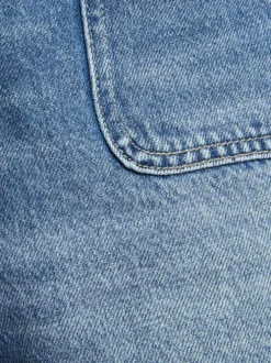 Short chino stone uni avec une coupe droite et des poches plaquées