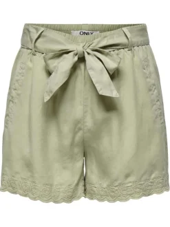 Short chino vert tilleul uni à coupe regular fit avec une ceinture à nouer