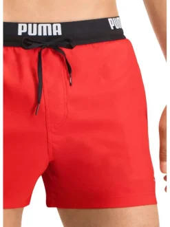 Short de bain rouge uni avec une coupe regular fit et une poche arrière