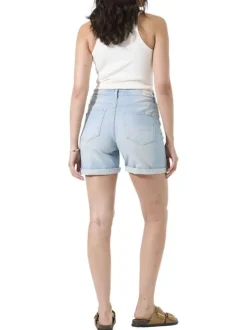 Short en coton bleu ciel uni pourvu d'une coupe droite et de multiples poches