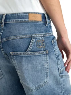 Short en coton bleu à coupe droite pourvu d'un cordon de serrage à la taille