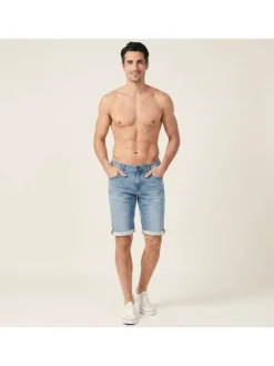 Short en coton bleu délavé avec une coupe droite et à 5 poches