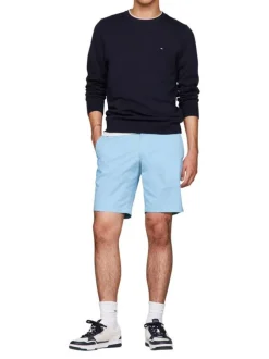 Short en coton bleu uni avec une coupe chino et logo brodé arrière