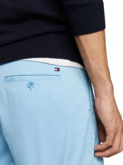 Short en coton bleu uni avec une coupe chino et logo brodé arrière