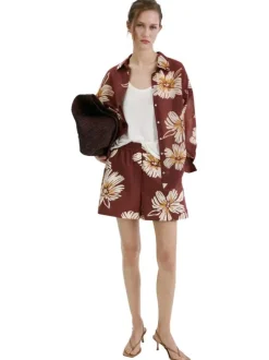 Short en coton bordeaux à motifs pourvu d'une taille élastiquée