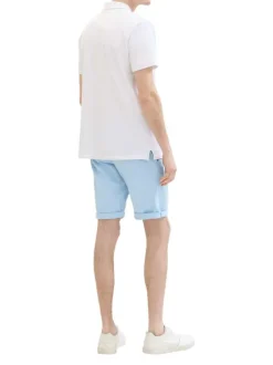 Short en coton ciel uni avec une coupe chino et des poches avants et arrières