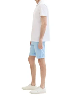 Short en coton ciel uni avec une coupe chino et des poches avants et arrières