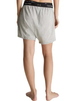 Short en coton gris uni avec une coupe droite et fente aux cuisses