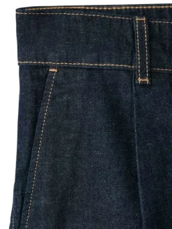 Short en coton indigo uni pourvu d'une taille mi-haute et d'une coupe droite