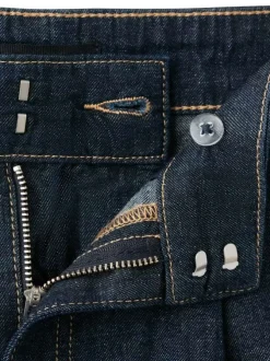 Short en coton indigo uni pourvu d'une taille mi-haute et d'une coupe droite