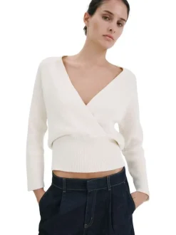 Short en coton indigo uni pourvu d'une taille mi-haute et d'une coupe droite