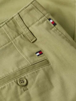 Short en coton kaki uni avec une coupe cargo et poches latérales