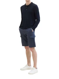 Short en coton marine uni avec une coupe cargo et des poches latérales